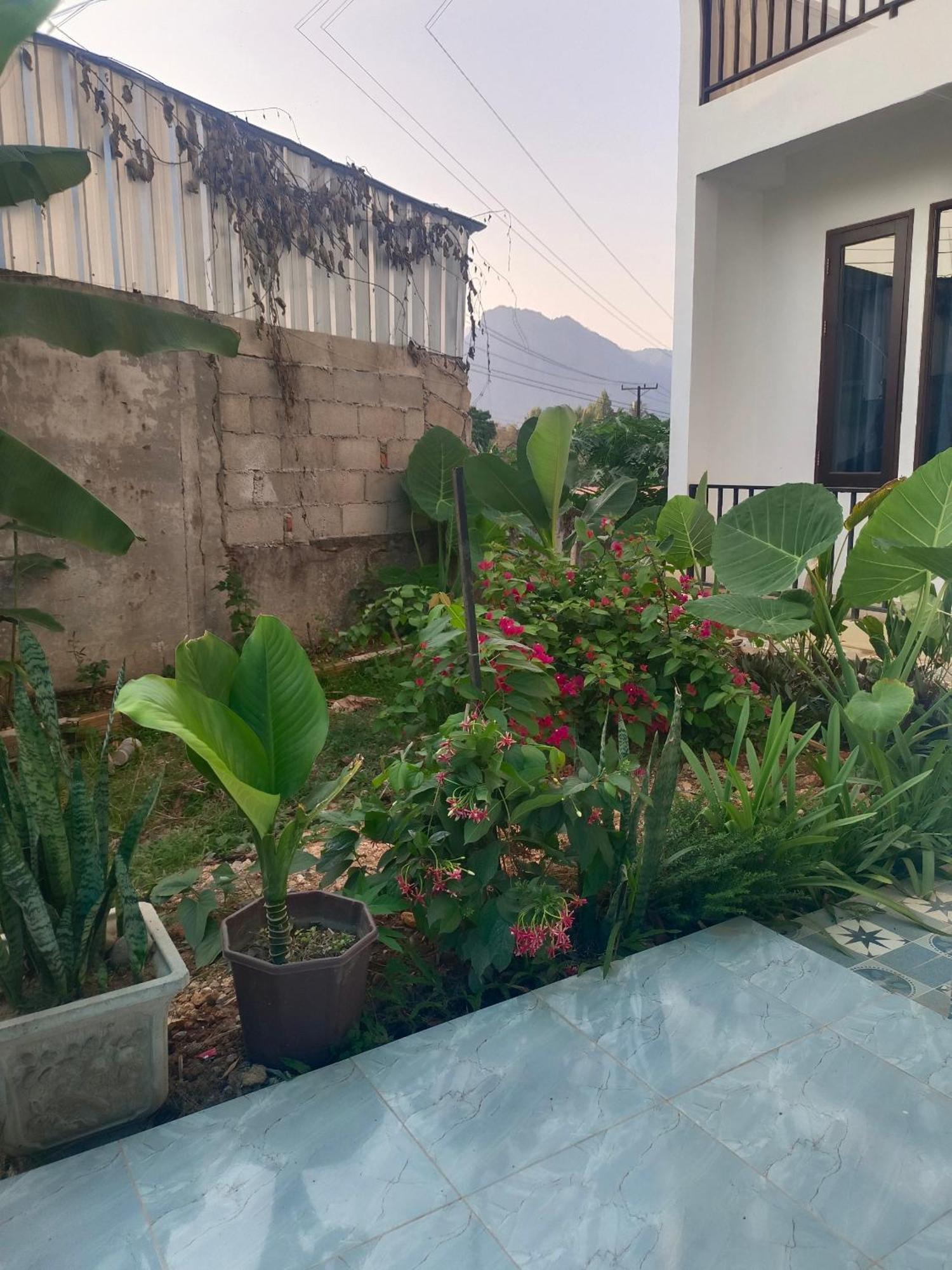 Dokchampa Hotel Vang Vieng Exteriör bild