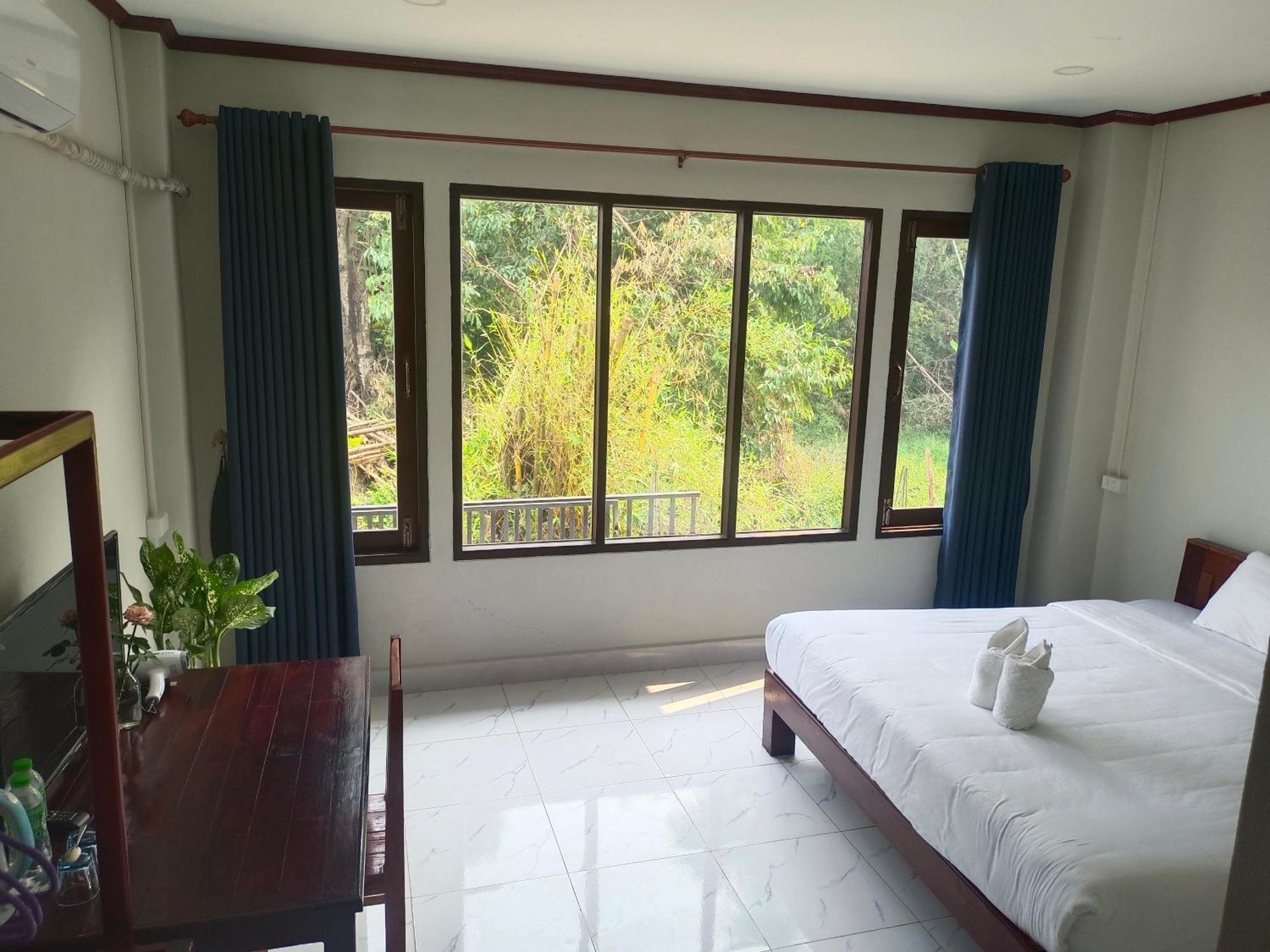 Dokchampa Hotel Vang Vieng Exteriör bild