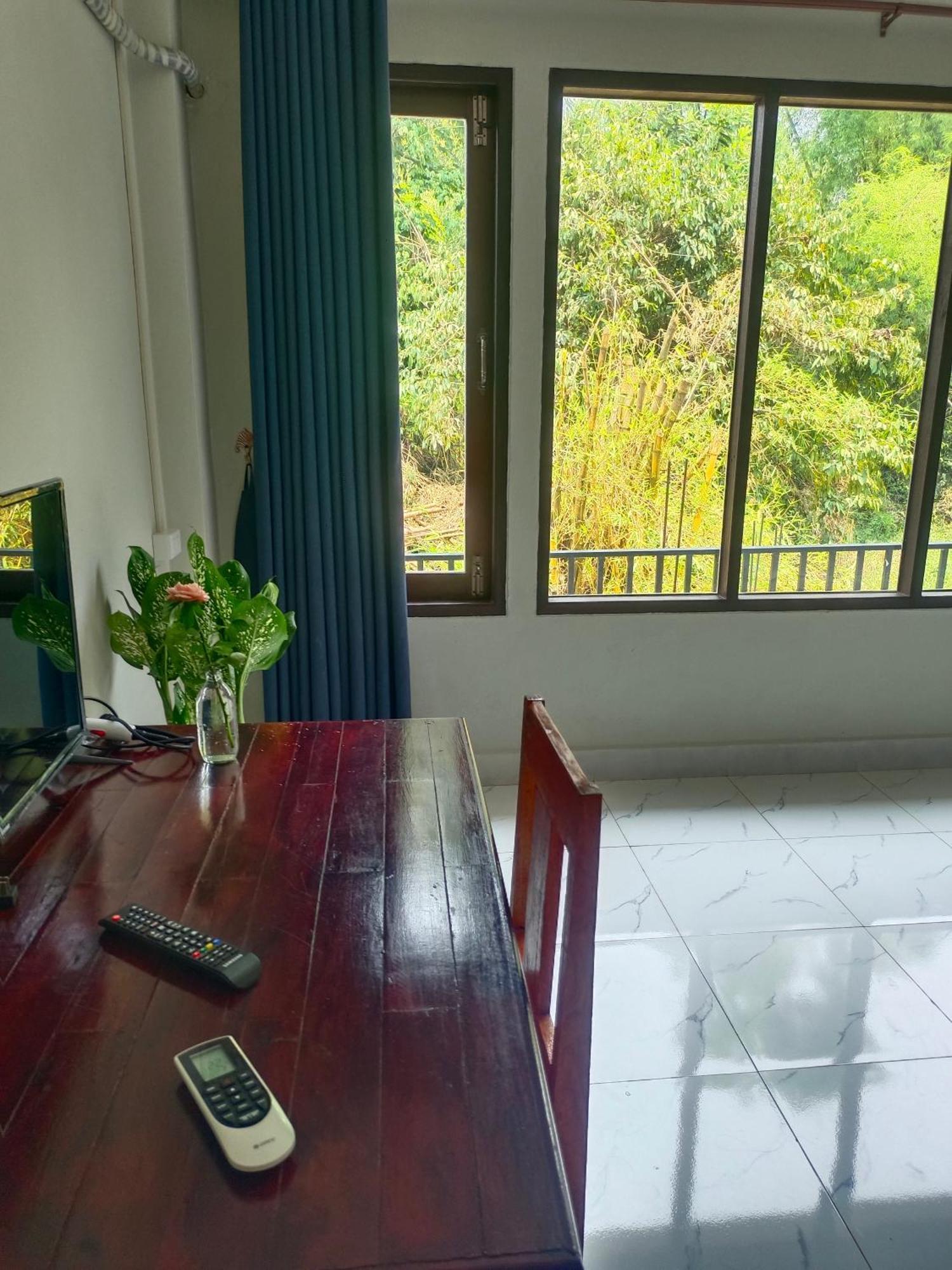 Dokchampa Hotel Vang Vieng Exteriör bild
