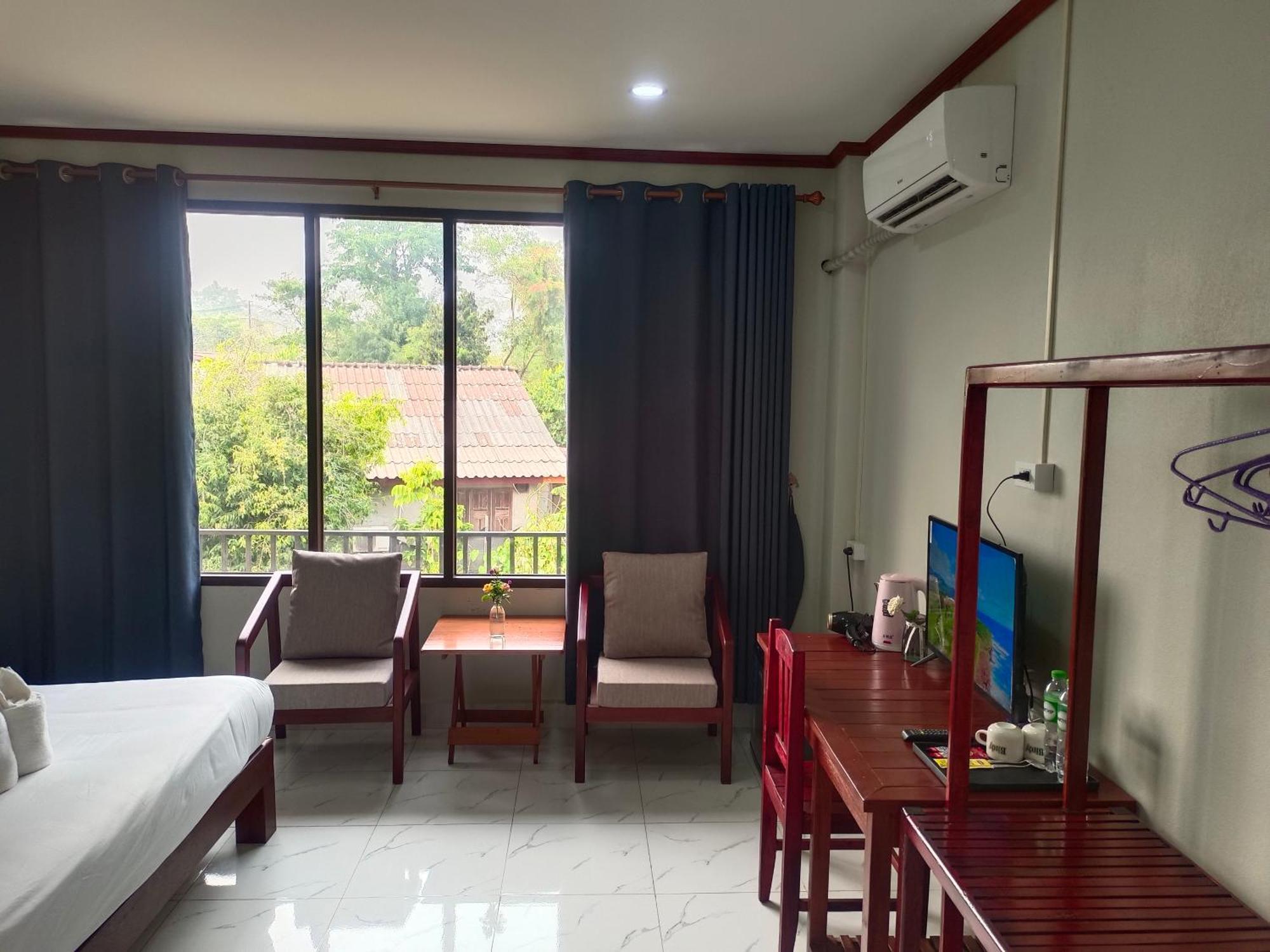 Dokchampa Hotel Vang Vieng Exteriör bild