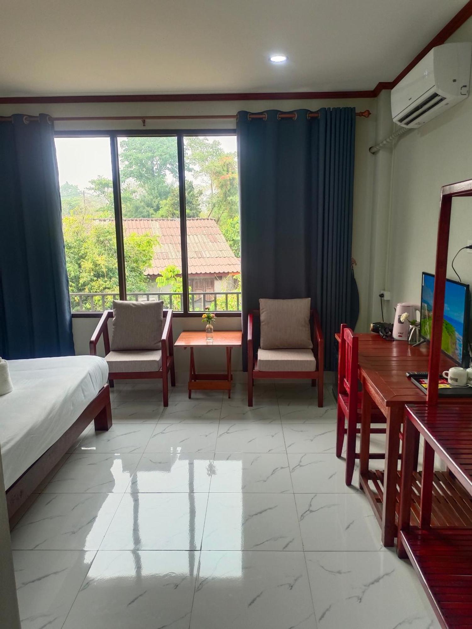 Dokchampa Hotel Vang Vieng Exteriör bild