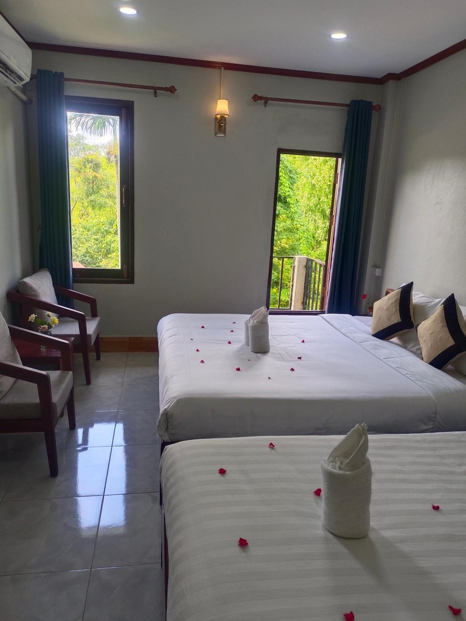 Dokchampa Hotel Vang Vieng Exteriör bild