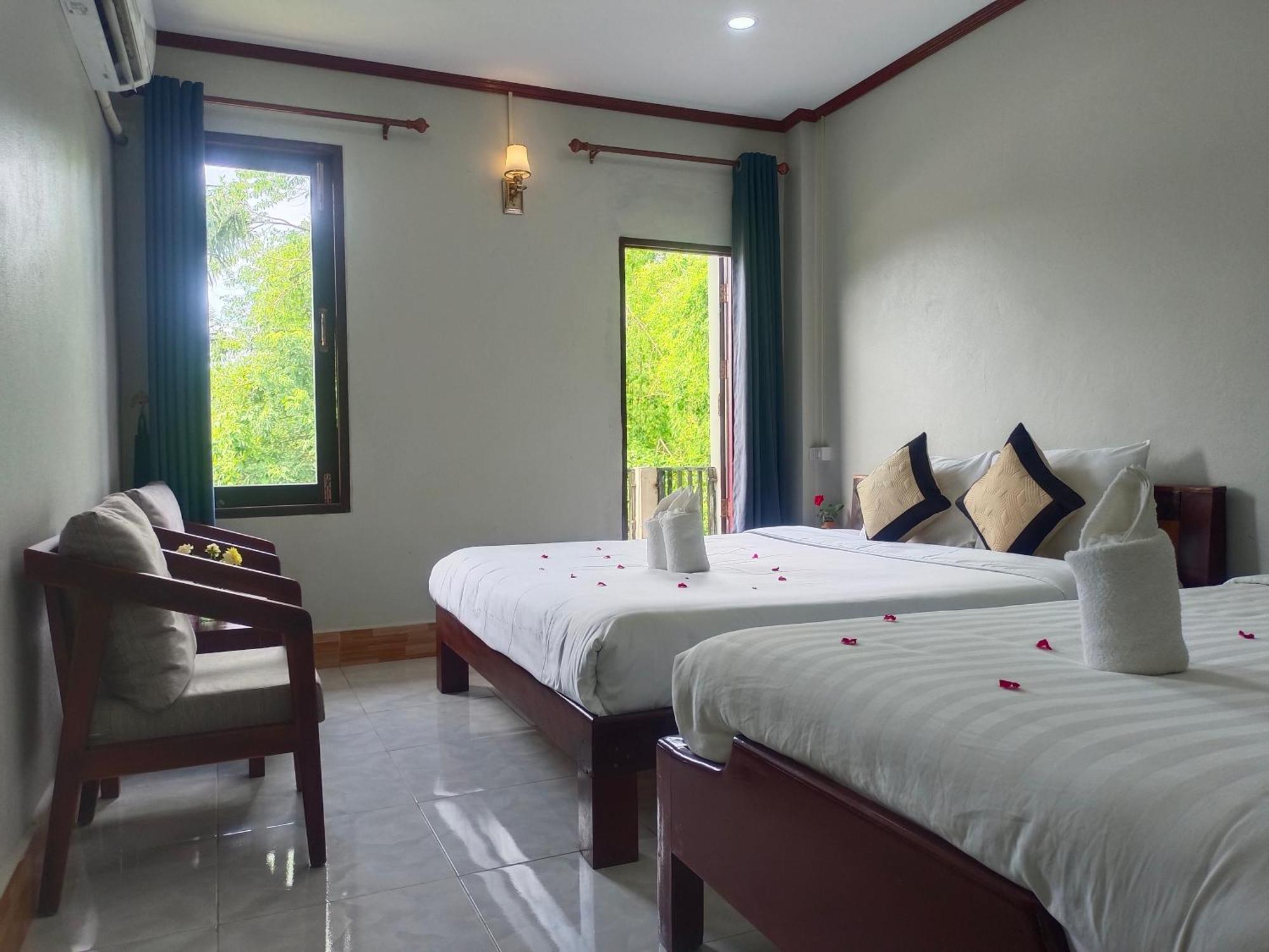 Dokchampa Hotel Vang Vieng Exteriör bild
