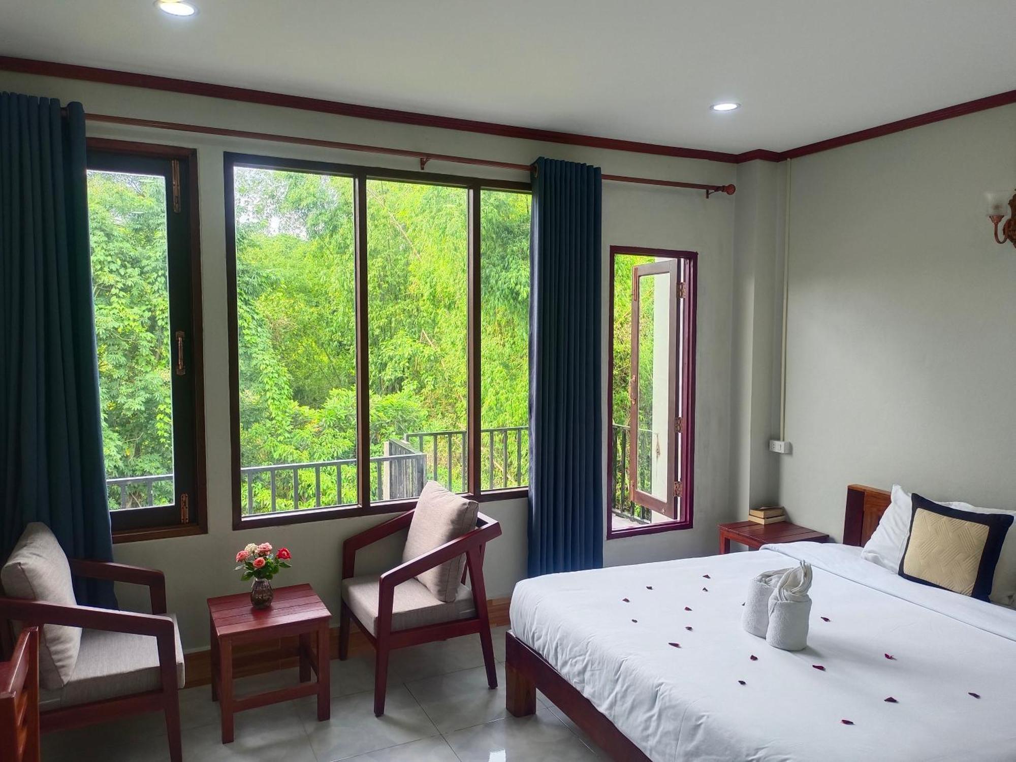 Dokchampa Hotel Vang Vieng Exteriör bild