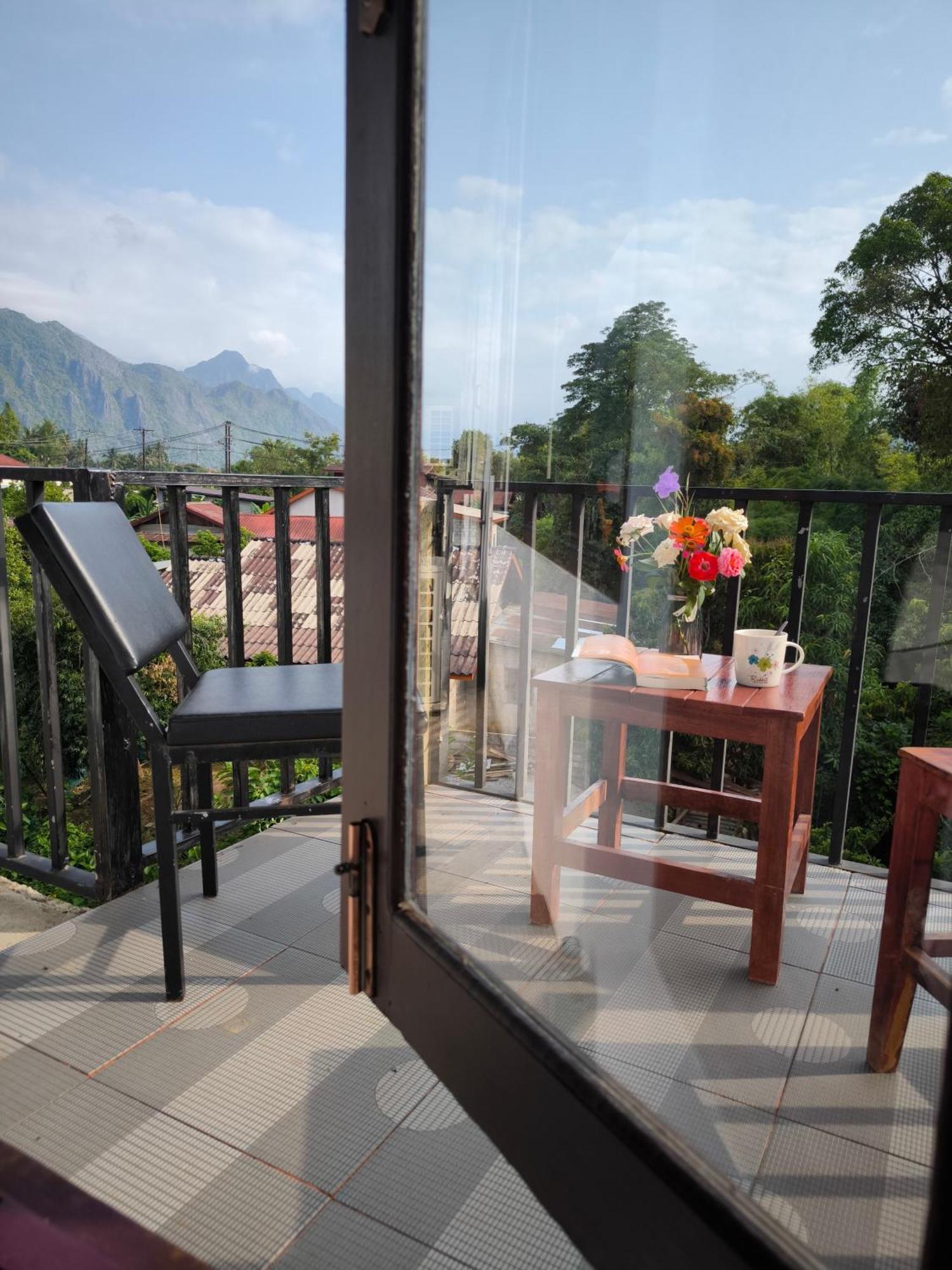 Dokchampa Hotel Vang Vieng Exteriör bild